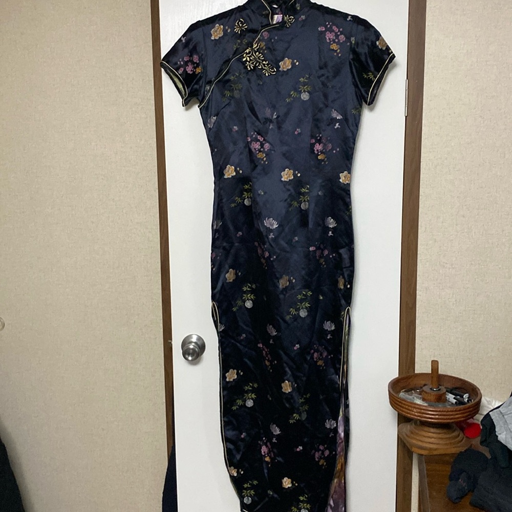 Authentic Chinese dress from China. Peony brand. In good condition